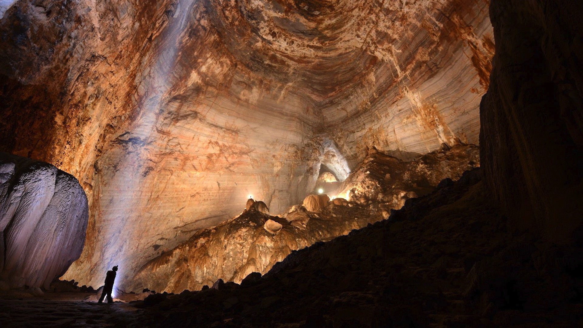 库鲁伯亚拉洞穴