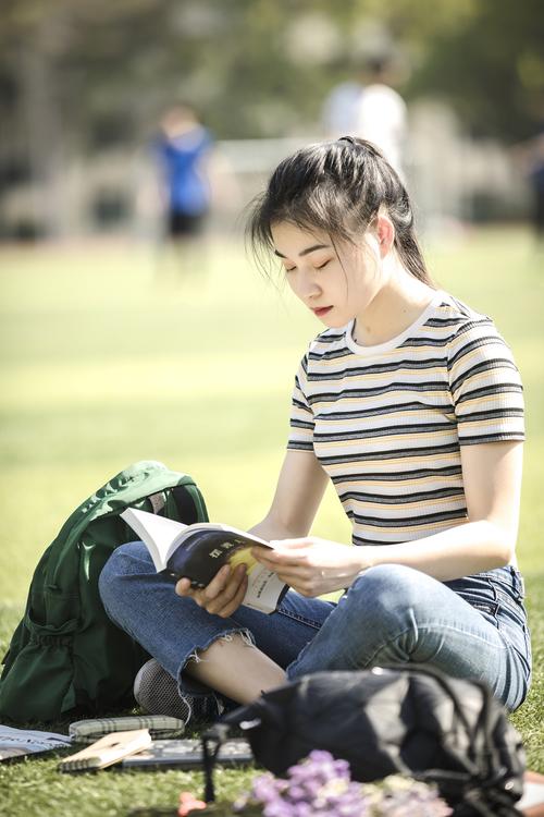 易小凤几号出国留学的