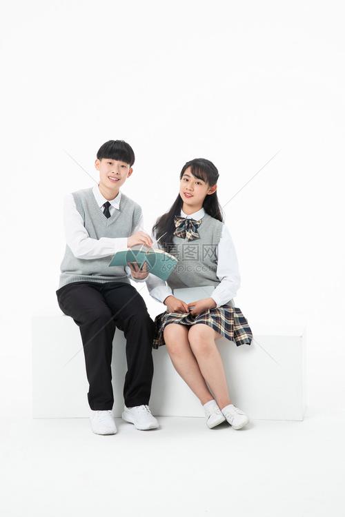 加拿大留学父母可以陪读吗？怎么办？