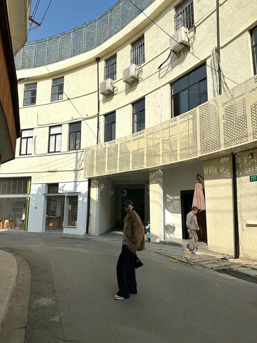 萧亚轩和蔡依林谁更有钱