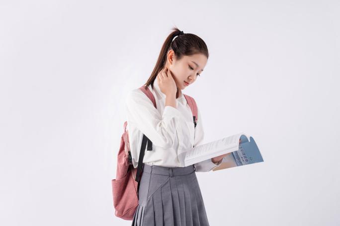 加拿大语言学校要求揭晓