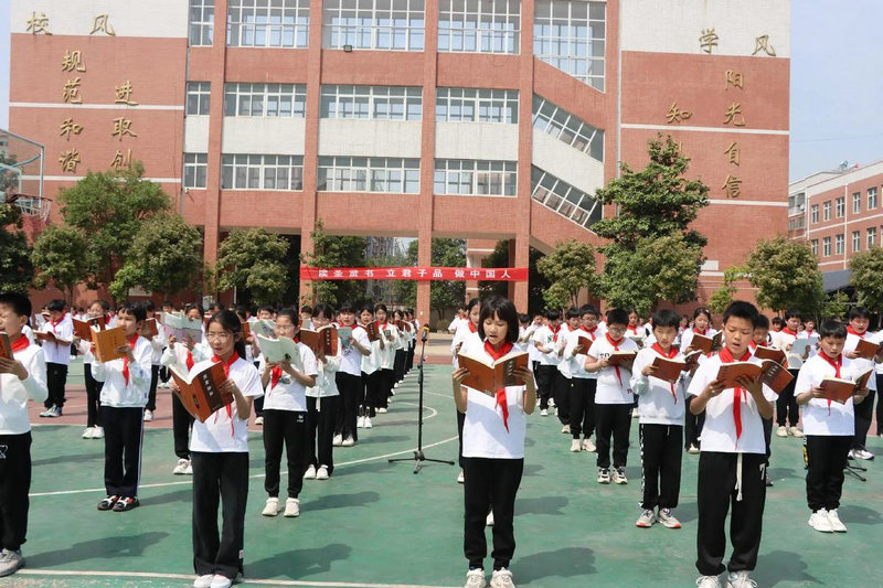 留学生开飞机_中国留学生飞机