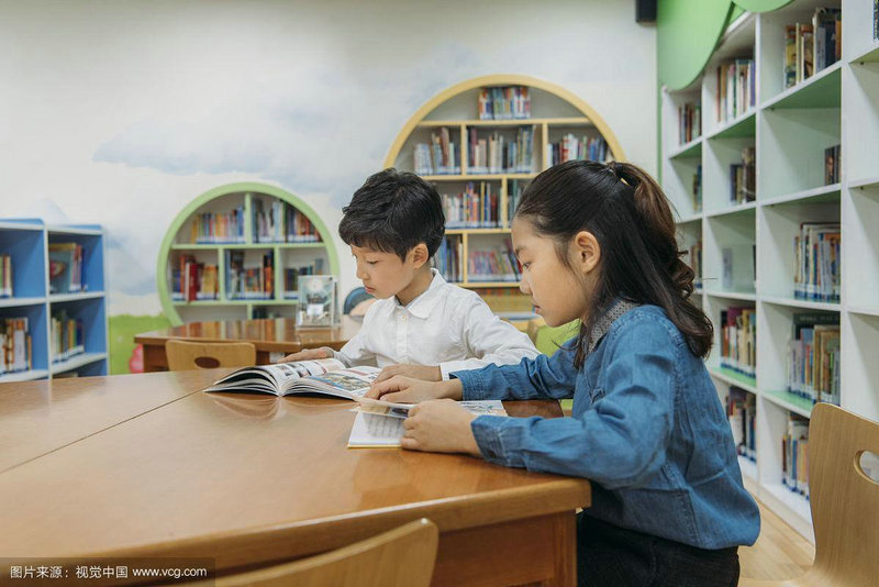 王烁认球球是自己弟(王烁与球球的视频) 王烁认球球是自己弟(王烁与球球的视频)