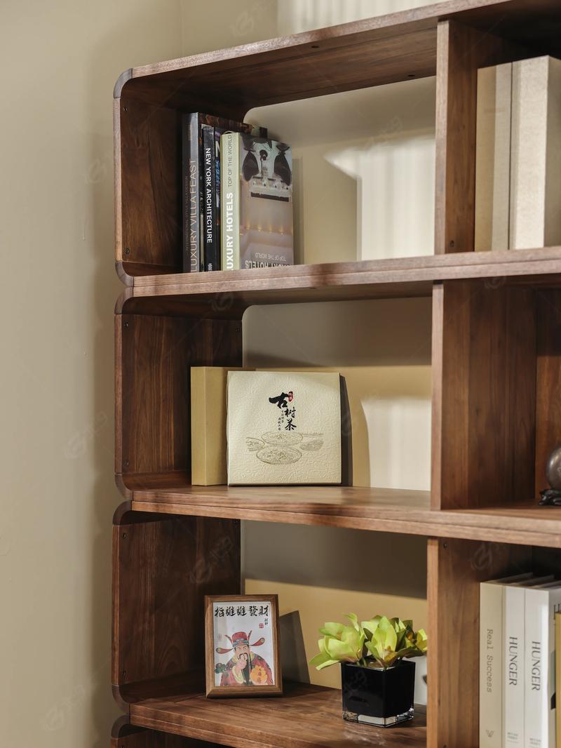 列车售货阿姨停职风波落幕 舆论压力下复工