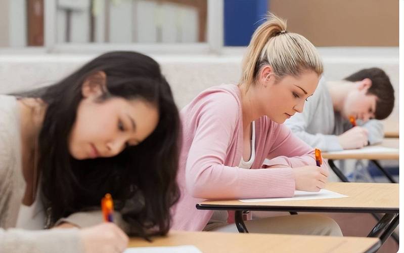 留学穿搭外套 留学生都穿大牌吗