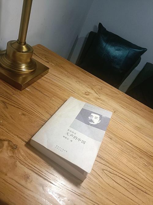 江水长秋草黄_秋水长江一色天出自哪