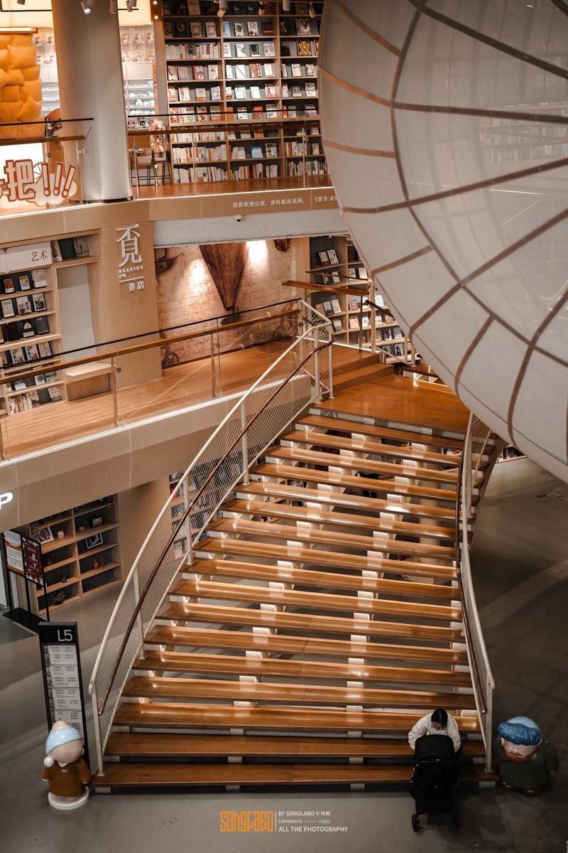 00后脑瘫女孩起早贪黑做美妆博主被质疑装病