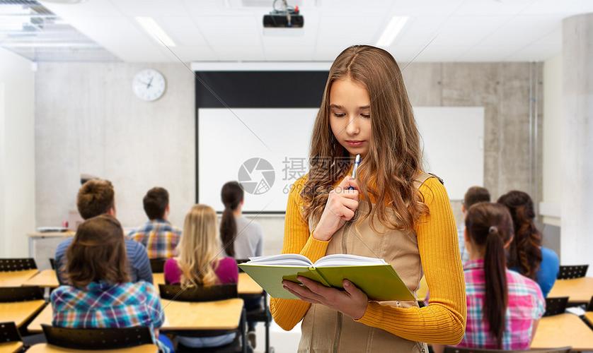 因对俄罗斯造型艺术的追求，申请到苏里科夫