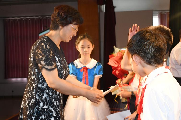 出国留学先生-出国留学的人物 出国留学先生-出国留学的人物