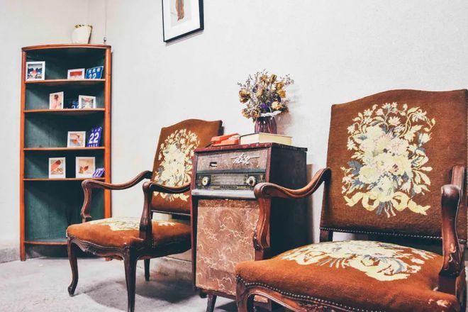 19岁留学生_19岁留学生投票违法吗