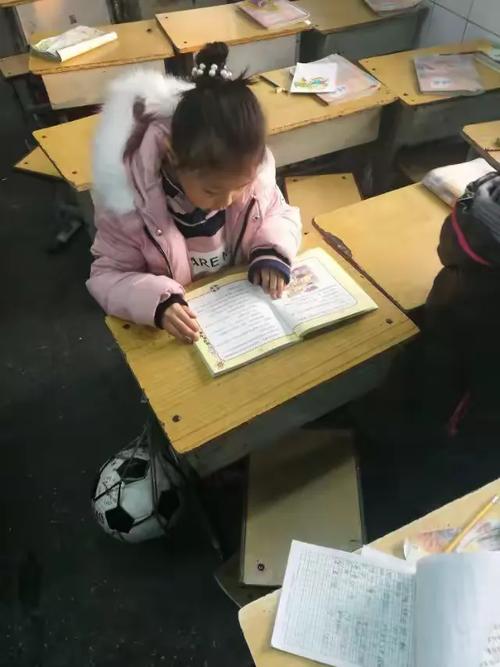 下雨天了怎么办我好想你 下雨天了怎么办我好想你