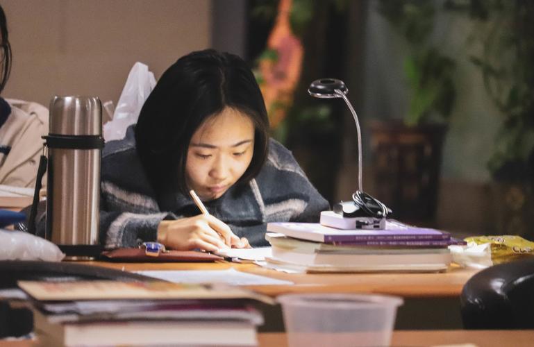 留学生秀优越优秀的留学生 留学生秀优越优秀的留学生