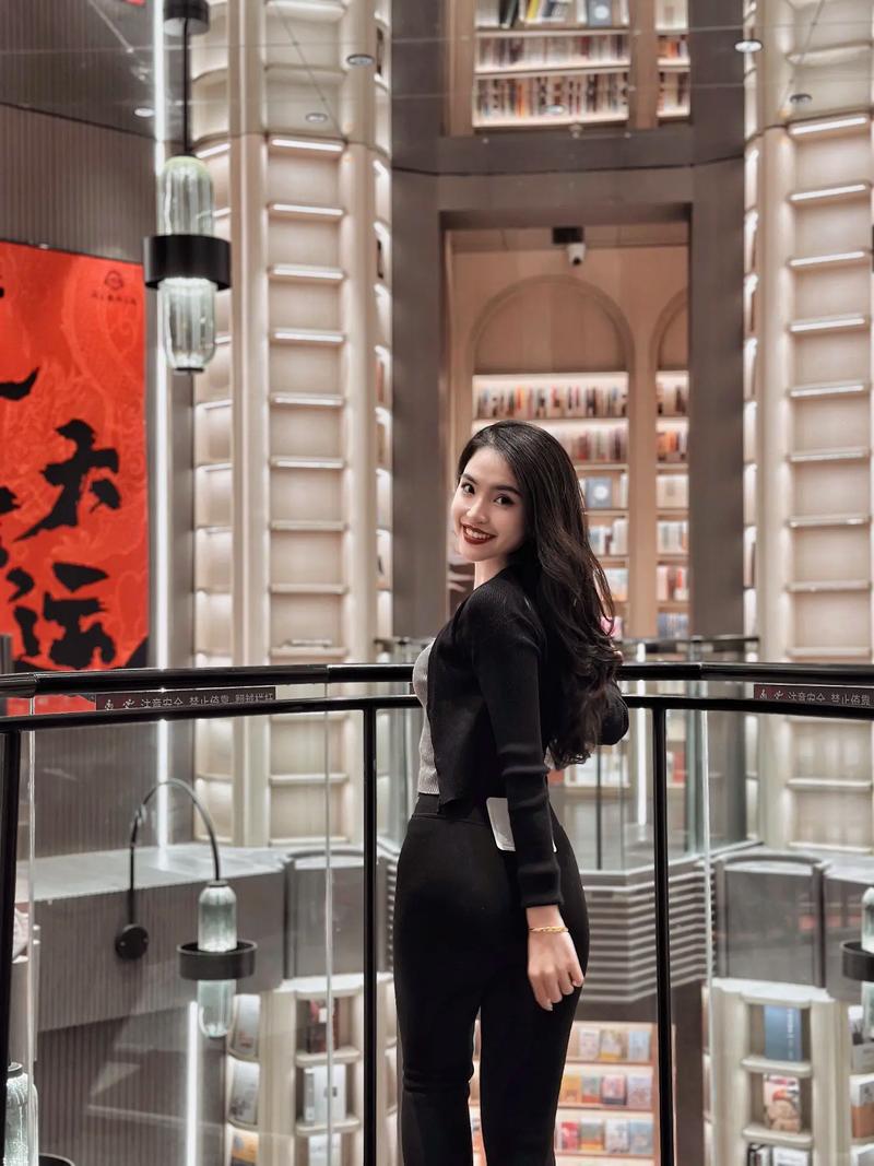 吴彦祖老婆lisa资料