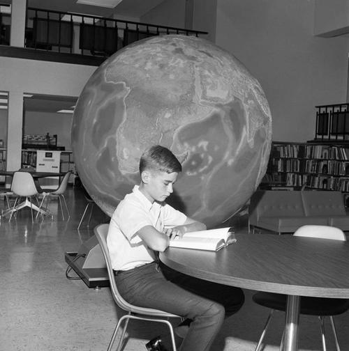 老君山挑山工扛36箱泡面上山 景区不用无人机是为守住他们的饭碗