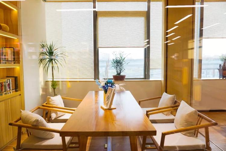 我们的生活充满阳光原唱 我们的生活充满阳光原唱